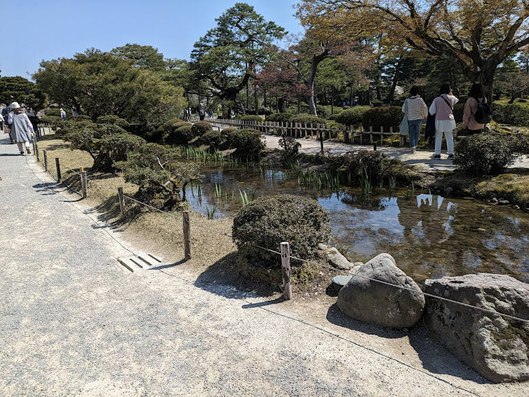 例の石