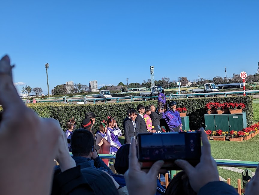 ซ้าย: 田所あずさ、前田香織、Machico