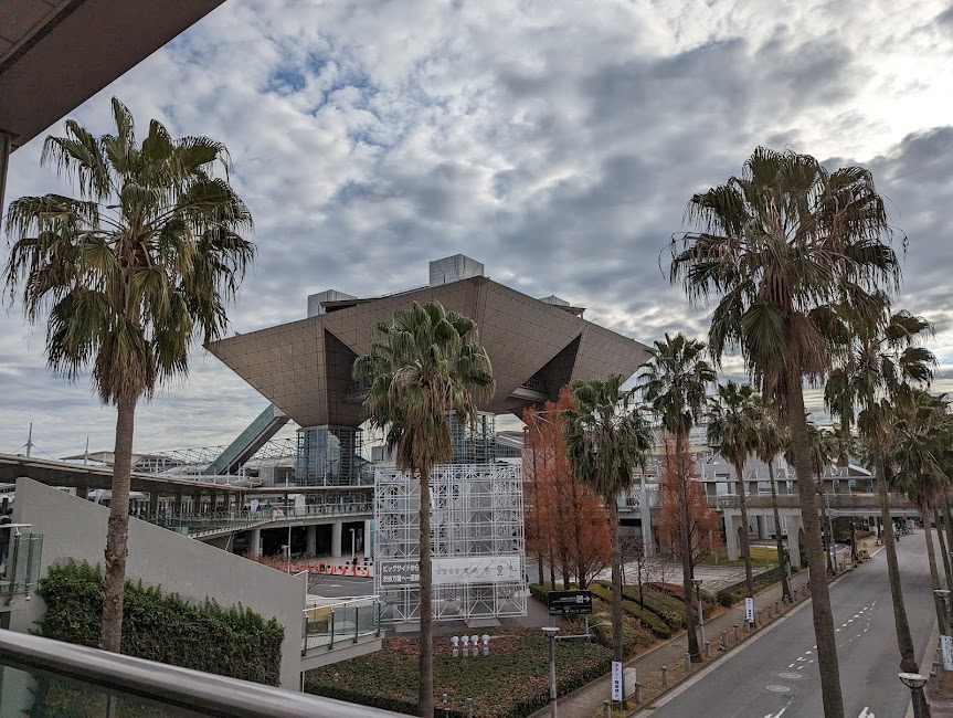 Tokyo Big Sight จากสถานี Yurikamome