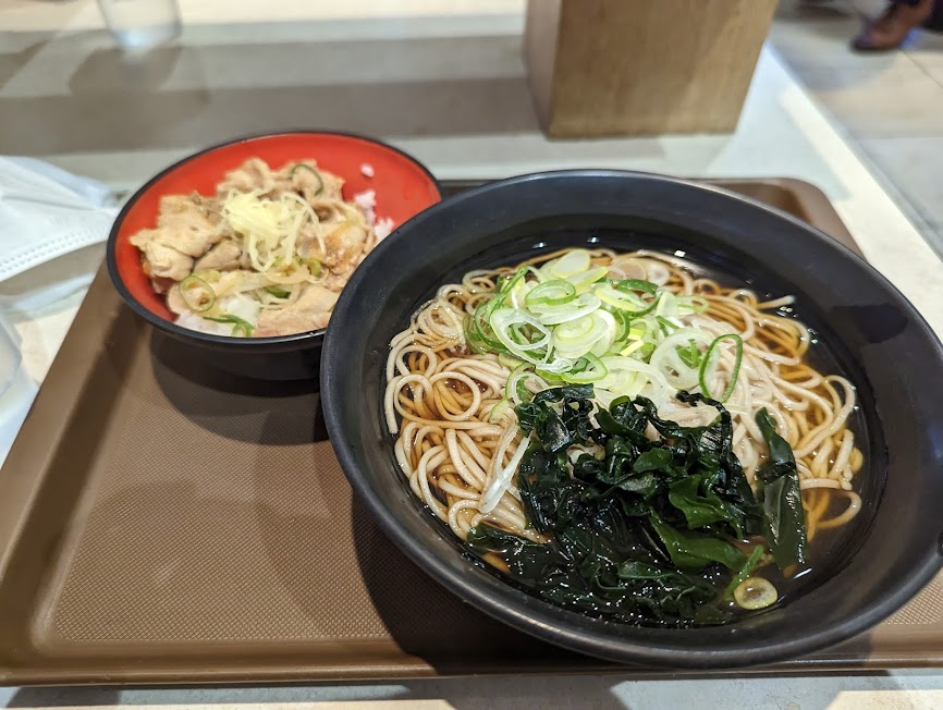 มื้อเช้ามีแต่ร้านนี้ที่เปิด ปกติเปิด 11 โมงหมด