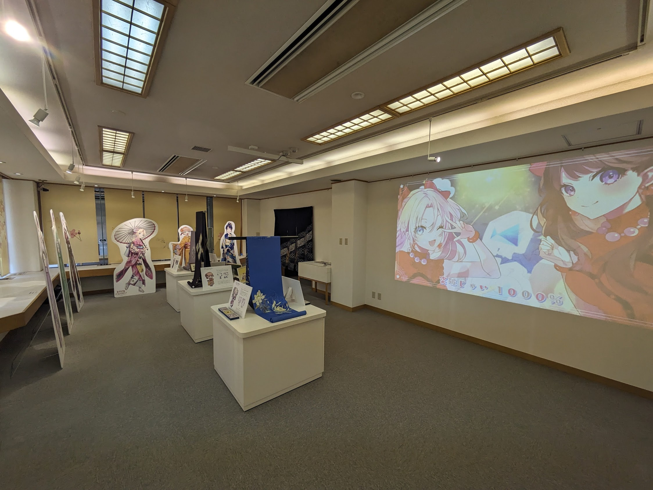 館内はMVが流れています。