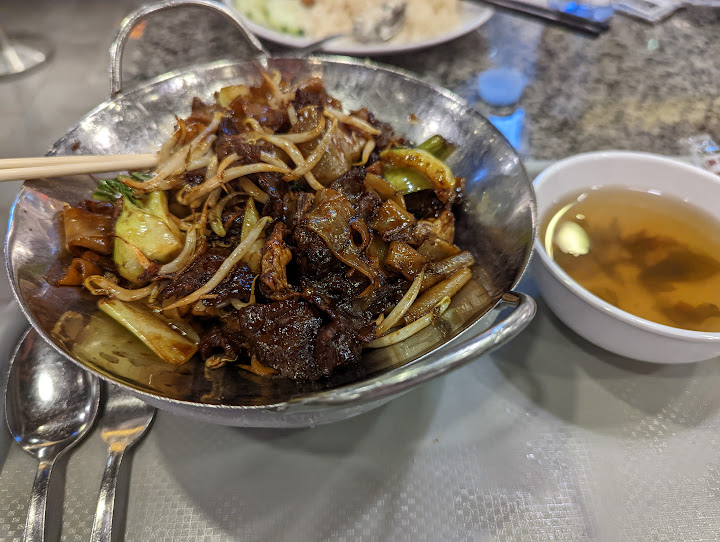 อะไรก็ไม่รู้โง่ดี เหมือนผัดซีอิ้ว
